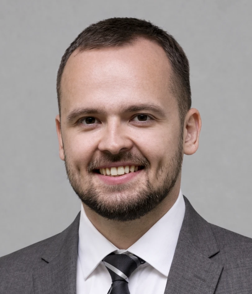 Олег Кузьмичев